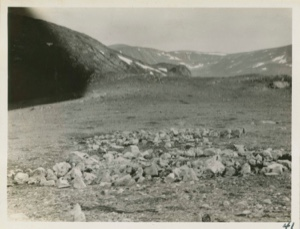 Image of Frobisher ruins- Kadlunarn Island, B.L.